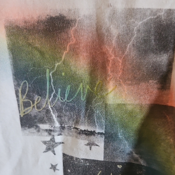 White Graphic Tee with Rainbow and Star Design - Picture 4 of 8